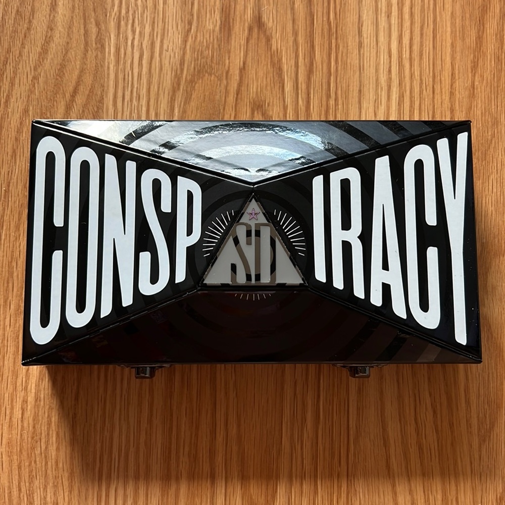 Jeffrey star x Shane Dawson conspiracy eyeshadow pallete